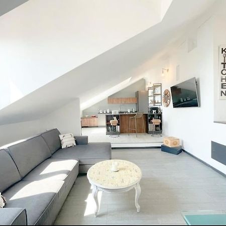 Mansarda Vista Mare A Zinola Apartment Savona Bagian luar foto