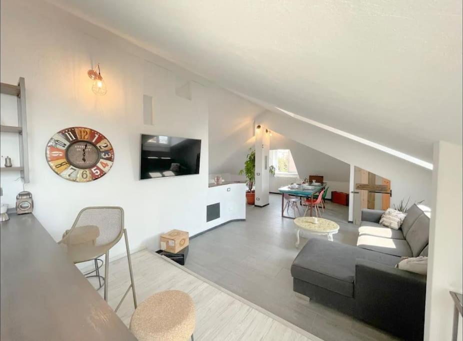 Mansarda Vista Mare A Zinola Apartment Savona Bagian luar foto
